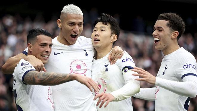 Tottenham đàm phán với Genoa về việc chuyển nhượng Dragusín, hai bên vẫn chưa thống nhất về phí chuyển nhượng